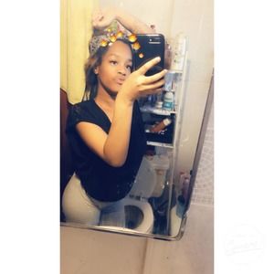 Meet your Posher, Charenia